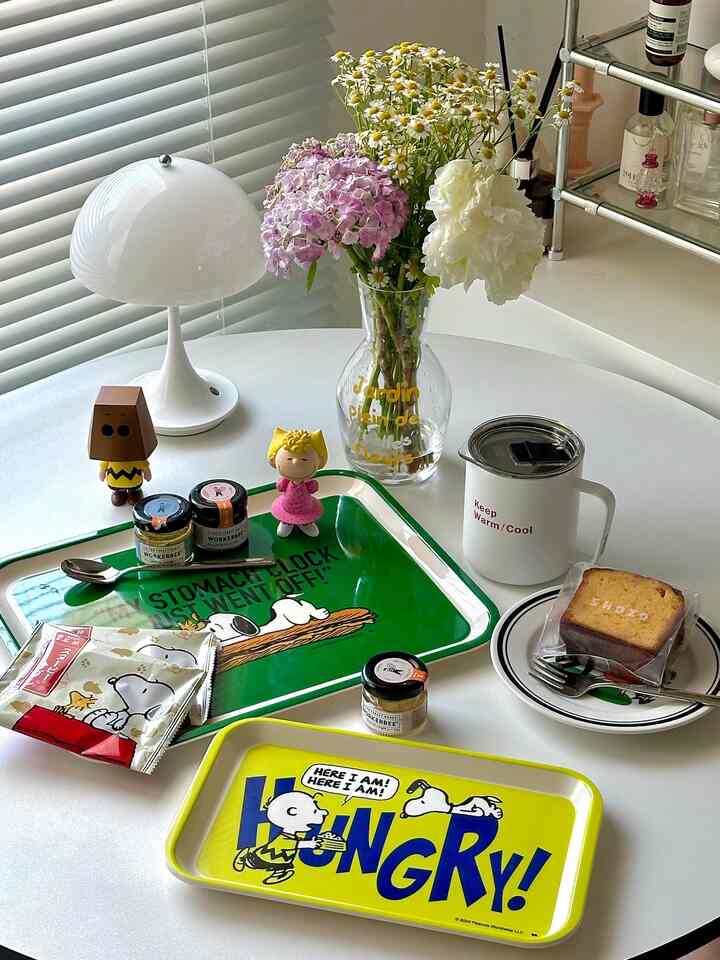 I love the Snoopy tray I bought on my trip to Karuizawa😊 I'm sure you can buy it in Tokyo as well, but I couldn't resist and bought it🤍

#home #おうち時間 #丸テーブル #ダイニングインテリア #ダイニングテーブル #お気に入りスペース