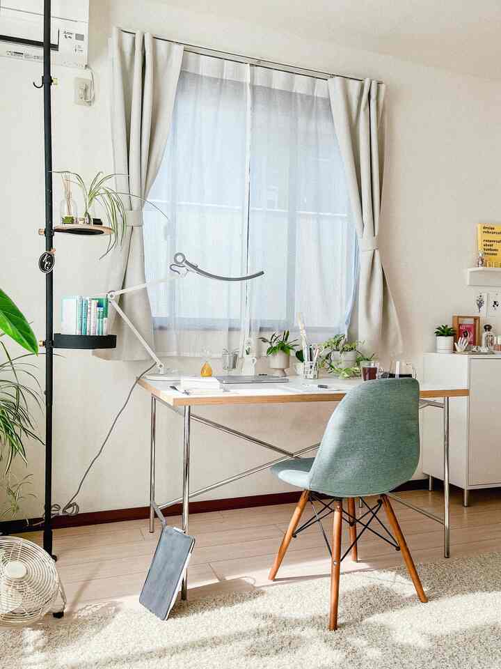 朝のデスクまわり🪴手帳・ブログを書いたり、読書をしたりして過ごす朝時間にしあわせを感じます📚

#デスク周り #自分時間 #朝時間