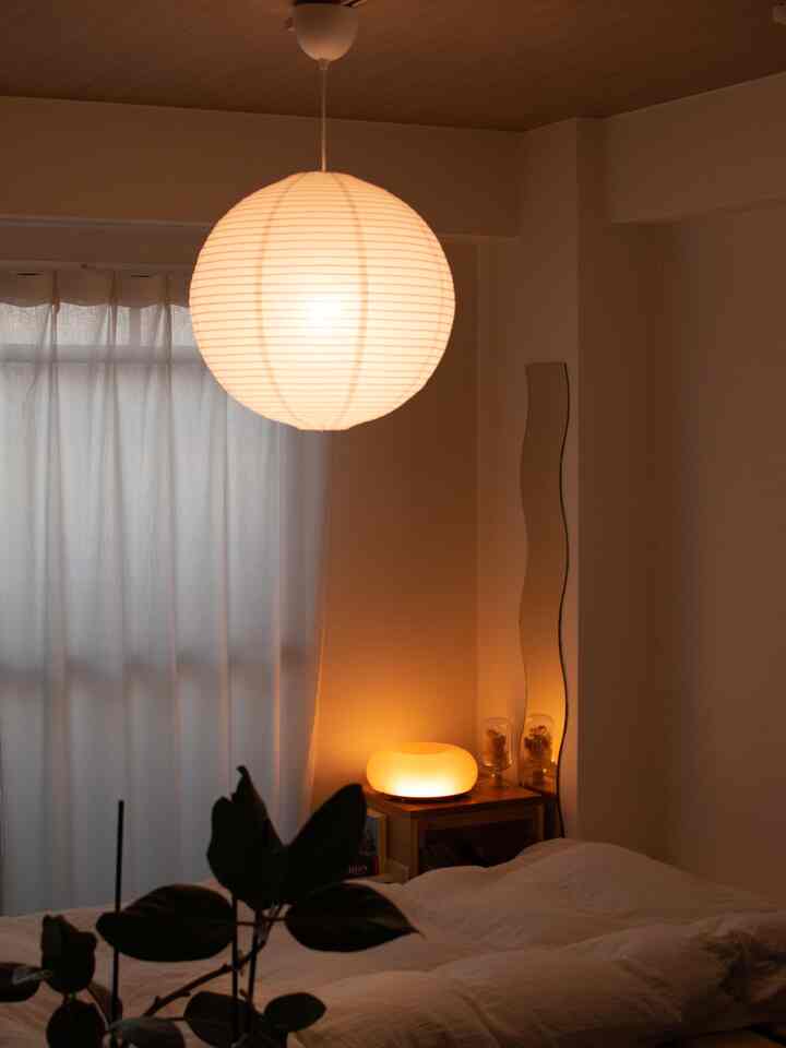 お花を新しくするのが最近の楽しみ🟠
　　
#ひとり暮らし #1R #賃貸ワンルーム #賃貸 #ワンルーム #和モダン #フロアタイル #観葉植物 #お花 #京都暮らし #HAY #KANADEMONO #IKEA #サンゲツ #ジャパンディ #Japaneseroom #Japaneseinterior