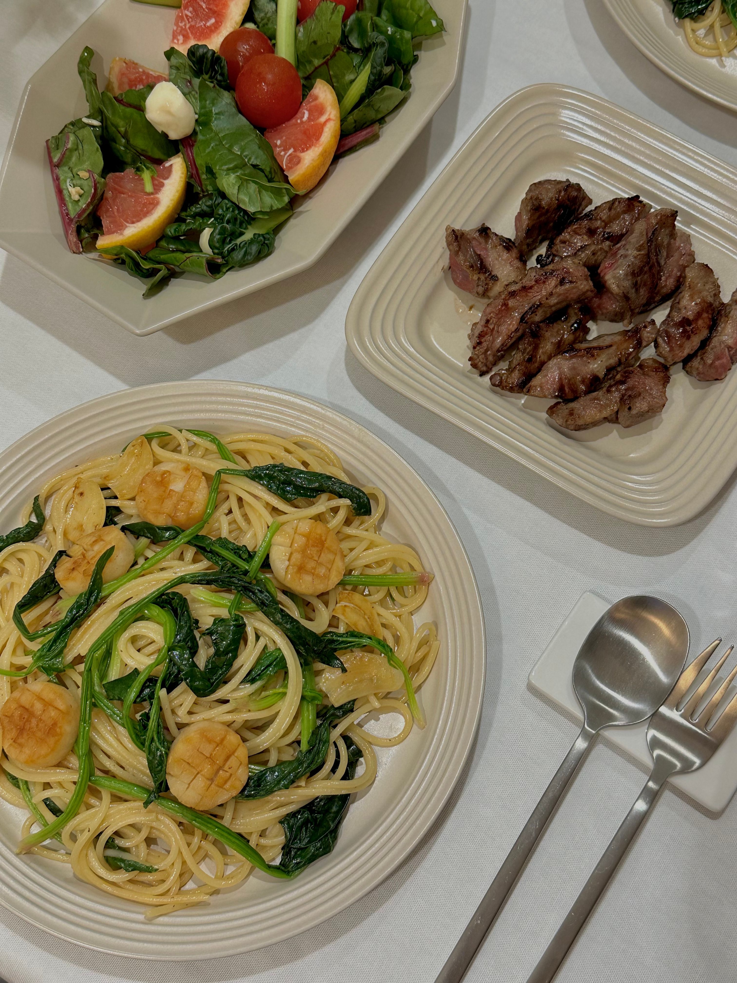 Matte Silver Flatware Set – 4 Forks & 4 Knives user photo