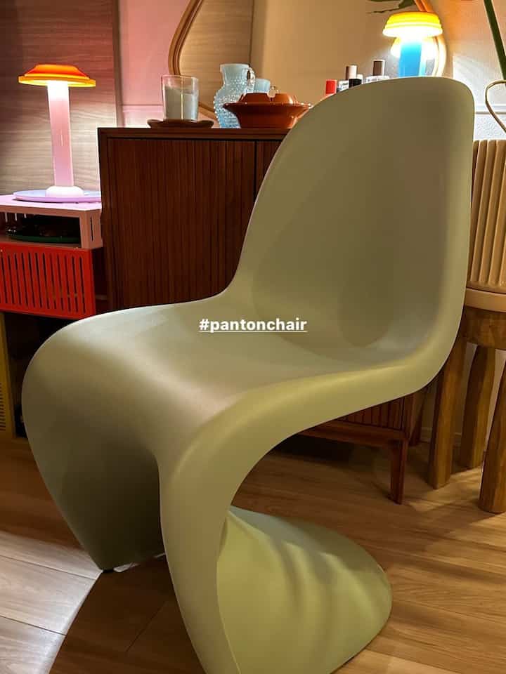 I finally bought a Panton chair. It's mint 🍵 #pantonchair #vernerpanton #ミッドセンチュリー #midcentury #カラフル #カラフルなインテリア #間接照明 #間接照明インテリア #SOWDENLIGHT