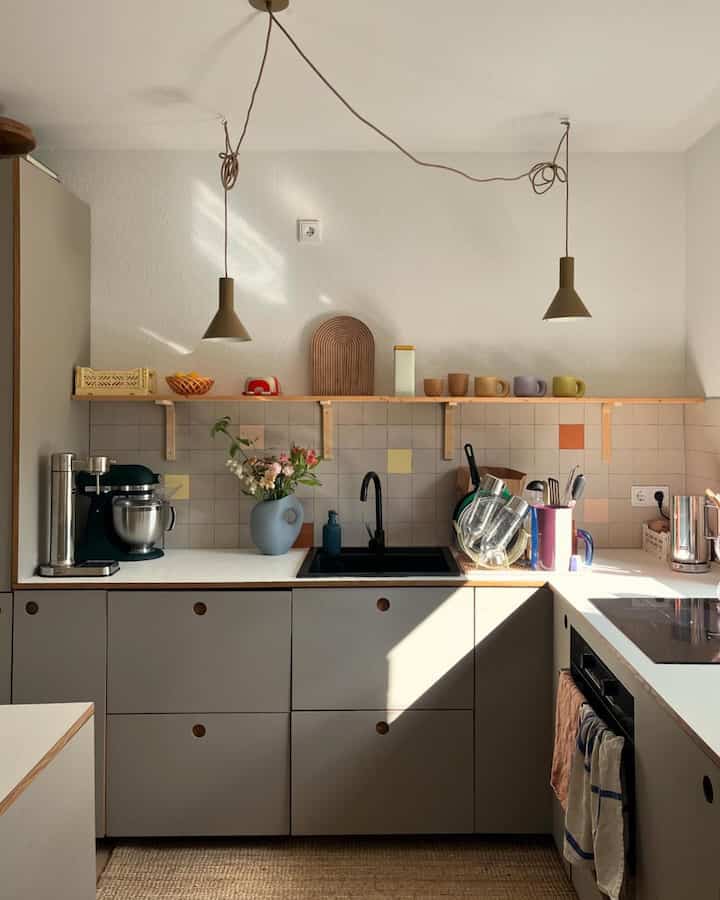 The beauty of a modern Nordic kitchen 

Credit: @alessmalpica

#ScandiStyle #ModernLiving #MinimalistDesign #KitchenGoals #HomeInspiration