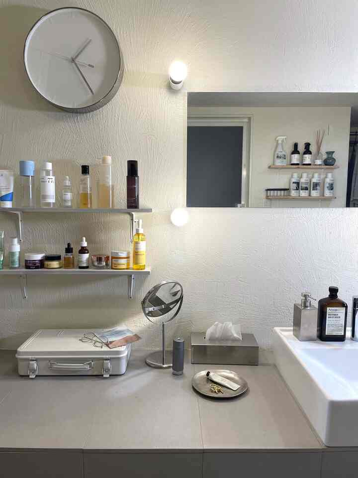 Rented bathroom
There's no storage space, so I put in a display shelf and put my skincare products on it.
I love Korean skincare♡
#BathroomInterior #インテリア #シンプルなインテリア #IKEA #IKEAミラー #無印良品 #MUJI