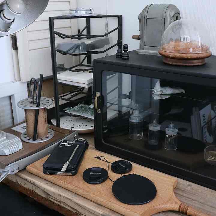 なくさないように、カメラのレンズキャップホルダーを買いました✩

#日々の暮らし
#暮らしを楽しむ 
#暮らしの記録 
#すきなものに囲まれて暮らしたい 
#好きなものに囲まれた暮らし 
#ミックスインテリア
#アンティークのある暮らし
#古いものがある暮らし 
#古道具のある暮らし 
#海外インテリアに憧れる
#インテリア好き 
#暮らしの道具 
#モノトーン雑貨
#こどものいる暮らし
#マンション暮らし 
#マンションインテリア
#eosm100