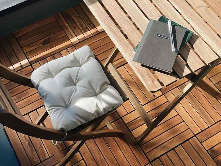 I built my balcony entirely with IKEA products!
They're affordable and sturdy, and the decking was very easy to install, so I was able to do it all by myself! It's really helpful🙏
In the warmer months, I often read books and drink coffee outside☺️📕

#IKEA #IKEA家具 #イケア 
#Balcony #屋外家具
#Building a balcony