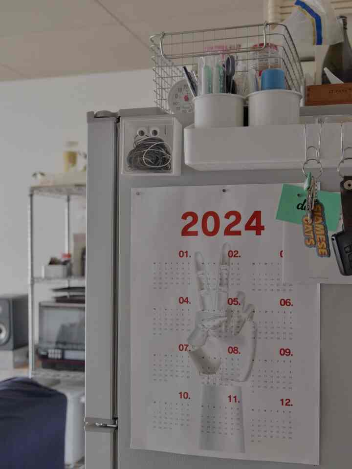 ここ最近ふえたもの、お気に入り。
自作の年間カレンダー、無印の時計、アシモのおもちゃ、ダイソープランツたち。
#DAISO植物 #ダイソープランツ #無印インテリア #自作カレンダー #カレンダーdiy #冷蔵庫

