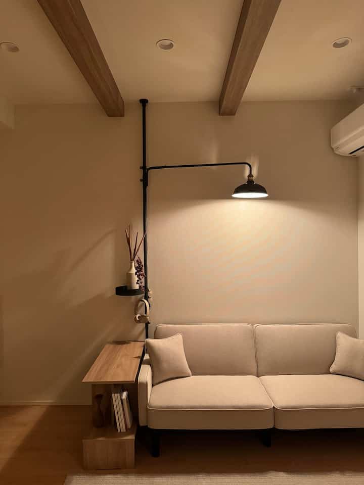 IKEAのサイドテーブルかわいい。draw a lineの間接照明もお気に入り👌

#和モダン #和モダンインテリア #ジャパンディ #モダンインテリア #無機質インテリア #ミッドセンチュリー #ミッドセンチュリーモダン #北欧家具 #ルームツアー #賃貸インテリア #インテリア #賃貸暮らし
#japandi #japandistyle #midcenturymodern #midcentury #집스타그램 #침실인테리어 #집스타그램 #인테리어소품 #무드등 #아파트인테리어 #interior #interiordesign 