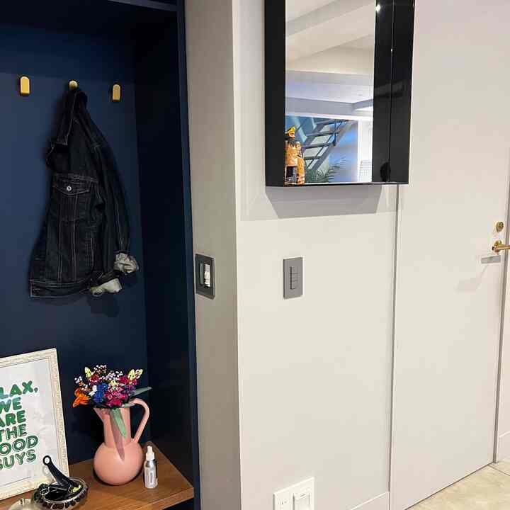 Saya memasang cermin di pintu masuk. Itu dalam, jadi senang bisa memajangnya di depan cermin. 

#Pintu masuk #玄関ホール #レゴ #玄関用ベンチ