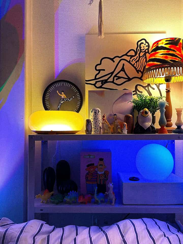 Ini penampakannya di malam hari!

#Hidup sendiri #ルームツアー #ミッドセンチュリー #一人暮らし男子 #一人暮らし部屋 #一人暮らしインテリア #ワンルームインテリア #ワンルーム一人暮らし #狭い部屋 #6畳 #モーニングルーティン #homestyling #cozyhome #homedesign #midcenturymodern #interiordesign #akari {16 #ikea} #hometour #homedecor #minivlog #roomdesign #roomdecor #roomtour #morningroutine #셀프인테리어그램 #셀프인테리어 #인테리어코디네이트 #인테리어소품 #모닝루틴