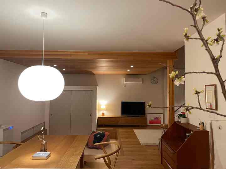 夜の景色
光の箇所はいっぱいある方が好みです。

#yチェア #バブルランプ #北欧インテリア #ジャパンディ #木の家　　