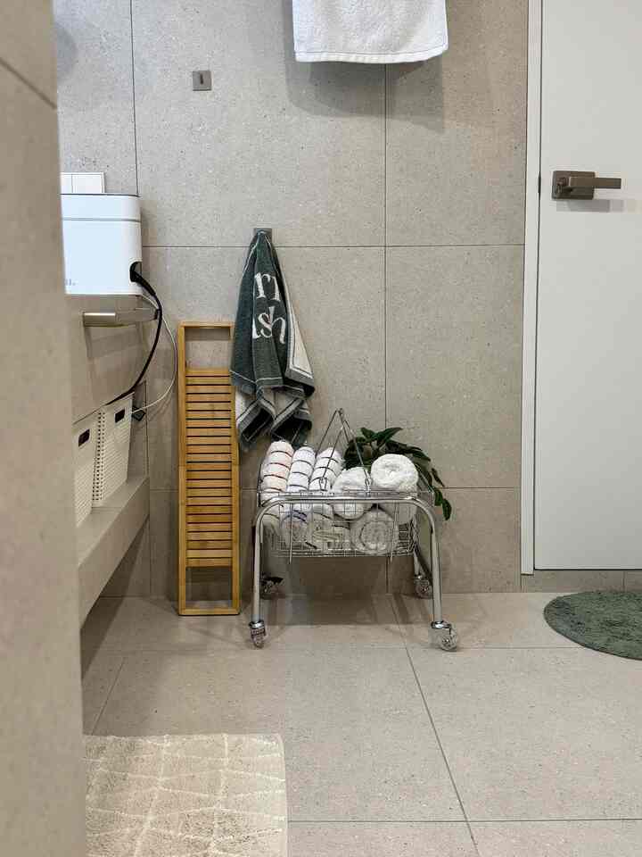 ＃今日の家で買った＃かわいい女の子最高 
バスルームタオル収納用に 
完全に便利なステンレス製トロリー🤍 
タオル収納スペースが足りなかった真に会って
さらにもっと愛情のこもった製品で綺麗になるまで、..*_*

さりげなくスッキリとしたデザインのステンレス製トロリーカートラドレスルーム、バスルーム、リビングルームなどどこに置いてもよく似合い
頑丈な4つの車輪があり、移動が簡単です。
バスケットだけ別に取り外し可能なので活用も万能！

タオルだけでなく、何を入れてもかわいいテム
もう一つ聞こえるか考えています:)

バナコ＃今日の私たちの家＃週末に最も忙しい＃掃除＃家で最も忙しい＃新婚夫婦 