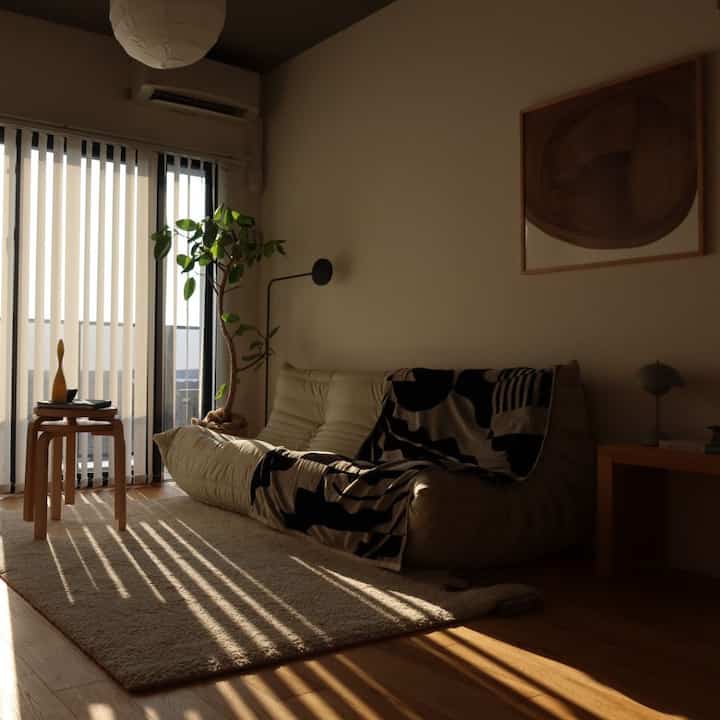 バーチカルブラインドの影可愛い🤍
#植物のある生活 #北欧インテリア #3LDK #賃貸インテリア #japandi