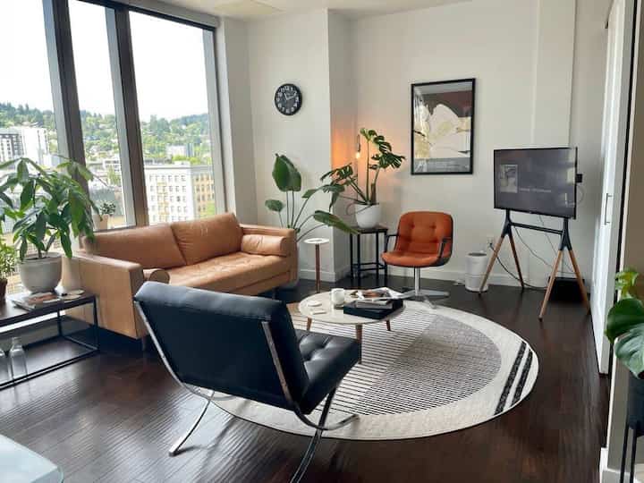 Clean and serene living room vibes

Credit: @thoughtography

#MinimalistHome #ModernDecor #InteriorGoals #ComfortableLiving