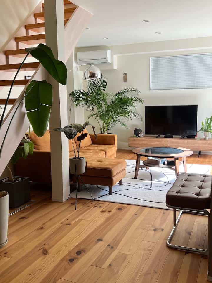 ウッドと緑のナチュラルな雰囲気にホワイト調のラグでまとめてます😌
#リビング #インテリア家具 #ウッド系 #北欧インテリア #ルームツアー #賃貸 #1LDK 