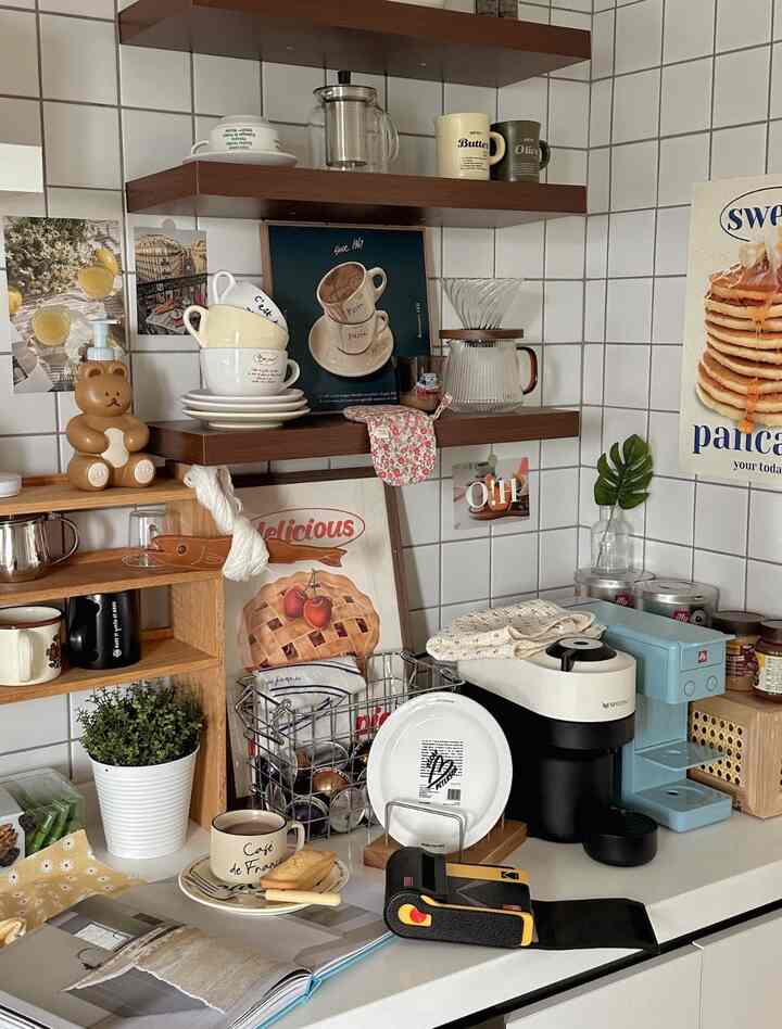  #홈카페인테리어 #주방 #주방인테리어 #주방리모델링 #네스프레소 #커피머신 #캡슐커피머신 #일리 #일리커피머신 #버츄오 #버츄오팝 #머그컵 #커피잔 #유어투데이 #포스터  #오늘의우리집 #신혼집 #신혼집인테리어 #주말에제일바빠 #집에서제일바빠 #나도크리에이터 #선반장 #빈티지소품 #빈티지인테리어 #홈카페소품 