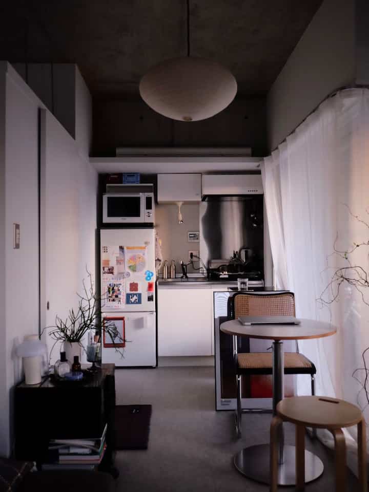 模様替え前
カメラで撮ったグッとシャドウきいてる写真

#ワンルーム #一人暮らし #キッチン #リビング #インダストリアル #ワンルームインテリア #ボビーワゴン #丸テーブル #イサムノグチ #チェスカチェア