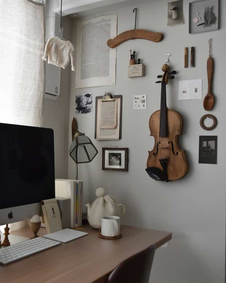 お気に入りをぎゅっと集めた空間。

#アンティーク #壁面収納  #壁 #装飾
#デスクワーク #デスク周り  #デスクツアー #デスク #デスクインテリア  #デスクチェア