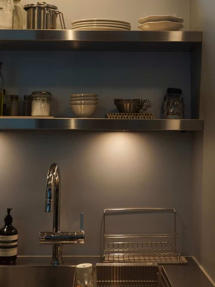 我が家のキッチンまわり🧑‍🍳
#キッチン #キッチン間接照明  #キッチンツール #キッチンインテリア #キッチン小物  #ステンレスキッチン #サンワカンパニー #グラッド45