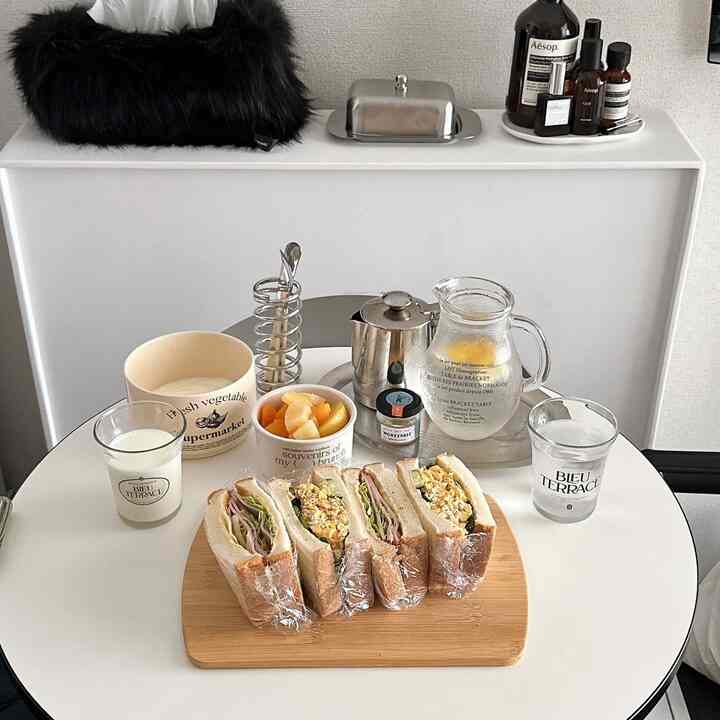 Holiday breakfast 🥪🤍

#holiday
#how to spend my holidays
#my room
#living room
#living room