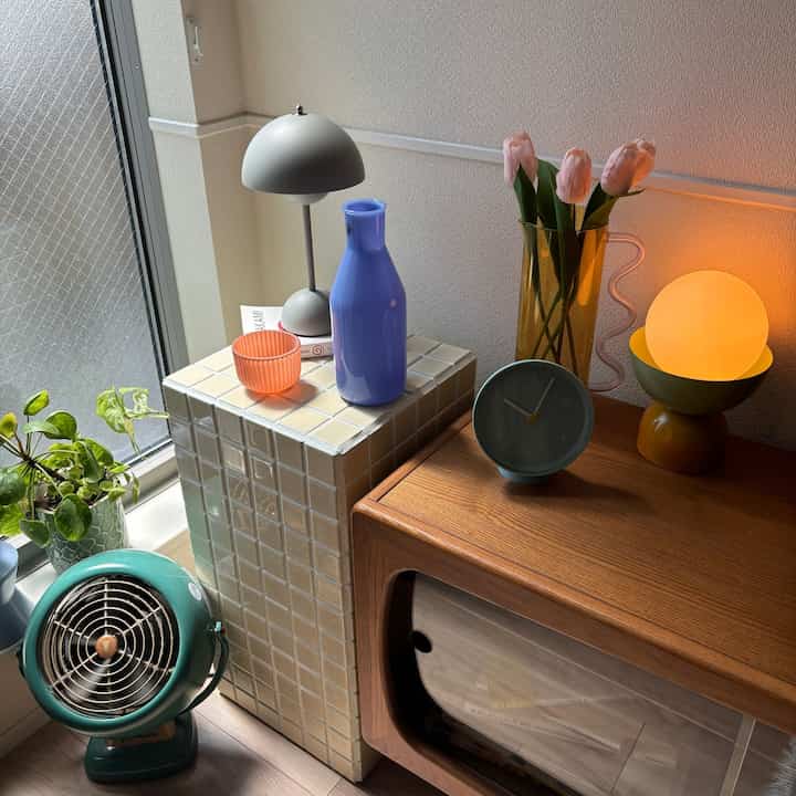 Saya juga menyukai daerah yang cerah ini ☺️
Saya suka tulip, tapi saya punya kucing, jadi saya menemukan Feika di IKEA🌷Saya menemukan teko yang ada di Amerika, tapi juga dijual di MOMA🥺 #間接照明 #間接照明インテリア {2 #Kucing Hidup bersama kucing} #猫の家 #造花 #カラフルなインテリア #HAY #IKEA #タイルインテリア #造作家具 #MOMA