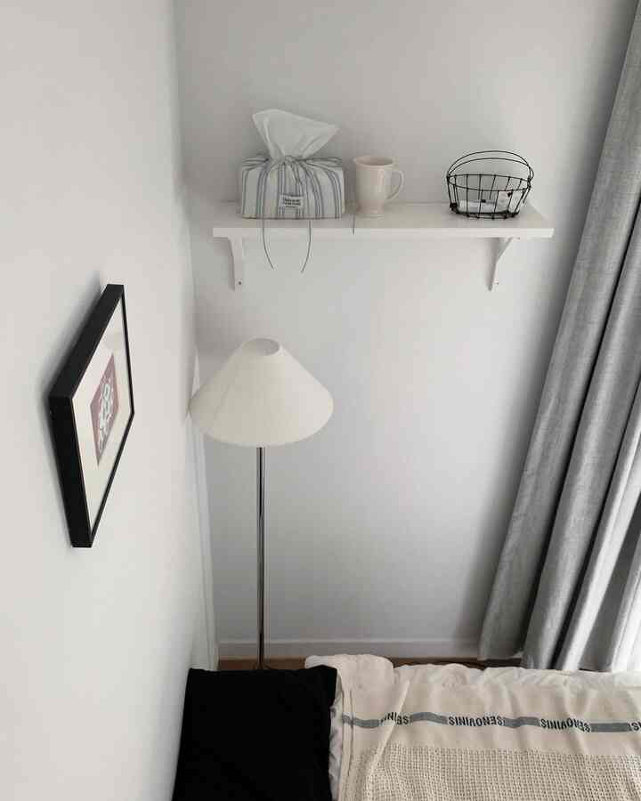 Maison de Room Room sent me
Ringling Paradise tissue case. 💫
Since Chilchi's mom and baby live together,

I have a lot of things to do with tissues, but I thought this is it as soon as I saw it! 😚 

A summery color and striped design
And even a cute string point!
It's just my style.!🔫🤍 

#Product provided #메종드룸룸 #티슈케이스 #티슈커버 
#Tissue case #링링파라다이스 #메종드룸룸소품 
#Bedroom interior #선반 #이케아벽선반 #벽선반