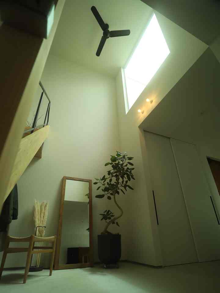 Jendela pencahayaan dari atas memungkinkan banyak cahaya masuk.
Kipas langit-langit impianku😍
.
Aku mencoba untuk menjauhkan hal-hal dari sini sebisa mungkin.
Tetap sederhana✨

#Pintu Masuk Doma
#mortir
#Rumah berlantai tanah
#kipas langit-langit
#tangga kerangka