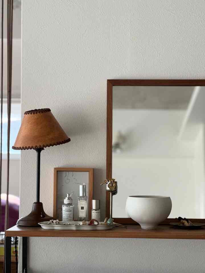 I put ashes in my favorite container and use it as an incense burner.
It looks good and makes cleaning up the ashes easier.

#Scent #お香 #器 #香炉