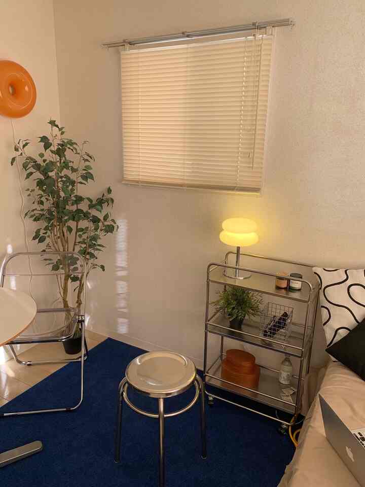 🛋️最近ソファーを探しているけれど
小さいお部屋に合うソファーいいのないかな..💭


#ワンルーム #ワンルーム家具配置 #ワンルームインテリア #ワンルームベッド 