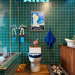 욕실 여름인테리어 tip ➰🧞‍♂️
여름! 하면 블루잖아요💙💙💙
저희집 욕실은 원래 다양한 컬러가 공존하는 공간이었는데, 이번에 처음으로 블루톤으로 맞춰보았답니다. (Before 사진은 맨 뒤에 있어요➰🫧🩵)
🧿 시원한 여름 포스터
인테리어에 빠질 수 없는 소품이 바로 포스터죠!
저는 이번에 물이 뿜어져 나오는 옐로우스톤 포스터로 교체해 보았는데요, 전체적인 색감 자체가 완전 여름이라 포스터만 보고있어도 시원해요🩵💙
#내돈내산 아트밀 포스터는 빛반사 없는 캔버스 천에 인쇄되어서 일반 종이보다 습에 강해보이더라구요!
욕실에 딱이겠다 싶었답니다 >.<
🧿 컬러 타올
타올도 블루 계열로 걸어보았어요!
이번에 #오늘의가든 에서 키운 핸드타올도 블루와 화이트로 받았거든요! 
욕실 여름 인테리어에 가장 부담없이 포인트 줄 수 있는 템이 바로 타올인 것 같아요:)
🧿 컬러 티슈
저는 레노바 컬러티슈를 즐겨 사용하는데요, 
통통튀는 색감이 욕실에 에너지를 불어넣어 주는 것 같아요. 
이번에는 블루 색상의 티슈를 걸어두었어요! 
🧿 발매트
저희집 욕실은 건식이고, 우드 바닥이라 발매트가 필수거든요!
이번에 발매트도 네이비 톤으로 바꾸어주었는데 확실히 이전 오렌지색 러그보다 시원한 느낌을 주는 것 같아요!
사실 가족들 칫솔도 모두 파랑색으로 바꾸었는데.. 
ㅎㅎㅎ
이번에 이렇게 변화를 주고나니
나 파랑 좋아했네.. 싶어요 ㅋㅋ🫧🪼💧
멀티탭도 어서 파랑색으로 바꿔야겠어요.. ? ㅋㅋ
🧊🧊🧊
모두 시원한 여름날 보내세요💙🩵➰
#비포애프터 #오늘의우리집 #우리집포토존 #오늘의가든 #마이페이지꾸미기 #예쁜템최고야 #욕실 #욕실인테리어 #인테리어팁 #여름인테리어 #욕실꾸미기 #욕실소품 #여름 #우드인테리어 #오늘의집 #beforeafter #주말에제일바빠 #나도크리에이터 #챌린지 #욕실리모델링 #초록욕실 #컬러인테리어 