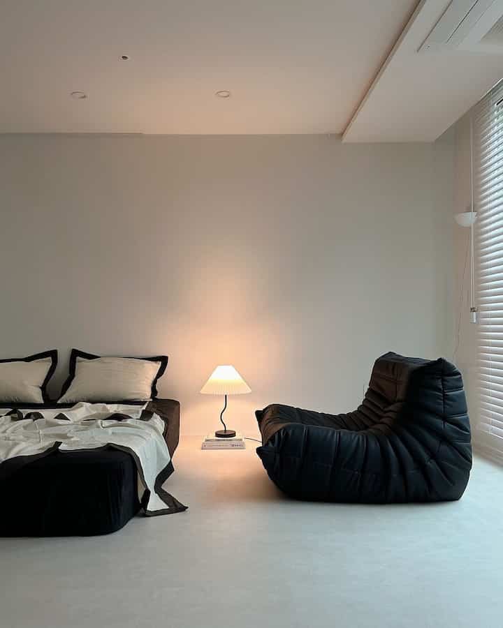 The bedroom of our house, filled with black gambit.
I'm planning on getting a new bed, so I'm living with just the mattress.
I like it because it has a more comfortable atmosphere!
The new one-person Togo sofa happened to be a toothbrushing zone haha.
It's perfect for sitting and brushing your teeth 🤣

#Bedroom #침실인테리어소품 #침실꾸미기 #침실조명 
#Bedroom furniture #침실스타일링 #여름이불 #홑이불 
#Summer bedding #여름침구세트 #여름침실 
#Modular sofa #1인소파 #1인용쇼파 #가죽소파 
#Deco tile #데코타일시공 #매트리스커버
#Black interior #모던인테리어 #모노톤인테리어