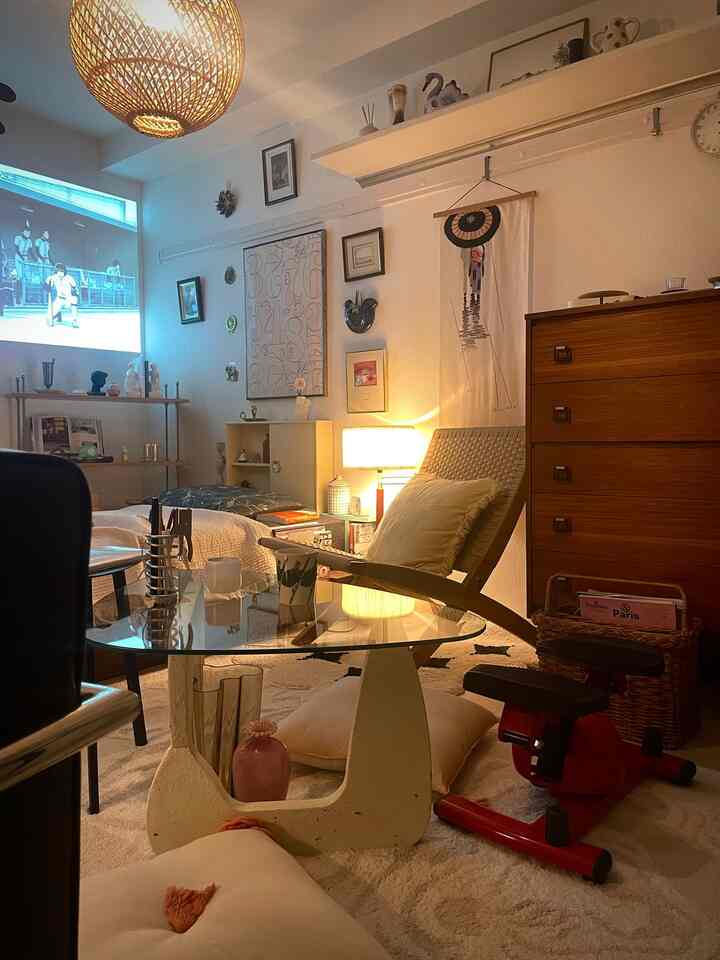 夜の運動習慣、継続中です🫡
去年より断然暑さに強くなったことを実感してます🥺 #インテリア #一人暮らし #一人暮らし部屋 #一人暮らしアイテム #ヴィンテージ #夜 #間接照明 #運動 