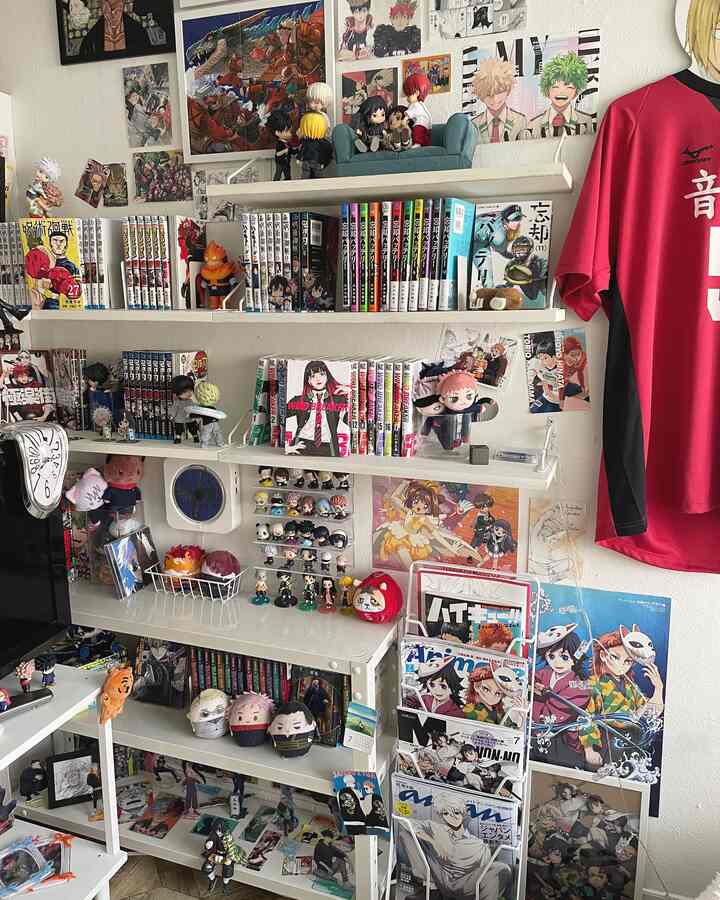 White-walled manga room featuring bookshelves filled with manga volumes and figurines, colorful and vibrant space