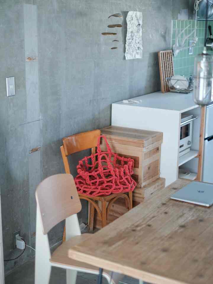 部屋のワンシーン。差し色で赤を入れてます。

#interior #myroom #antique #diy #renovation #インテリア #賃貸インテリア #ひとり暮らし #賃貸暮らし #アンティーク #リノベーション #古道具 #暮らしの記録 #古道具のある暮らし