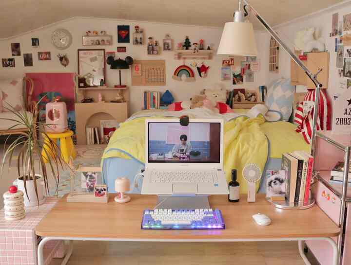 #Meja untuk menutupi tempat tidur untuk meja terrier
Segera setelah saya naik ke loteng, saya menutupi tempat tidur yang terlihat dengan meja.
Laptop yang lambat hanya untuk mendengarkan lagu YouTube;
Foto sahabatku yang tak boleh dilewatkan,
Dan hal lainnya haha
Meja duduk sederhana dengan banyak benda terlihat di belakang meja!

#interiormeja #aksesorismeja #interior loteng #dekorasiruangan kecil #rumahku hari ini #aku paling sibuk di rumah #barang-barang cantik adalah yang terbaik #meja lebih sedikit #meja lebih sedikit #aku membayar dengan uang sendiri #maksimal berkumpul # Rumah hari ini #Master interior mandiri #4 interior pyeong #5 interior pyeong #interior duplex #studio duplex #interior meja #dekorasi meja #pencahayaan meja #meja laptop #followback #penyiapan meja #organisasi meja 