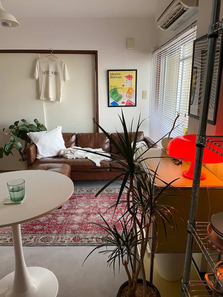 久しぶりの美容院〜💇💛
自分にしかわからないほどの変化だけどそれで良い🍃

#interior #midcentury #midcenturymodern 
#marketb#lowya #ikea #bauhouse #1dk 
 #インテリア #リビング #生活感のある暮らし 
#ミッドセンチュリー #ミッドセンチュリーモダン 
#テレワーク #在宅勤務 #在宅ワーク#一人暮らし#ひとり暮らし