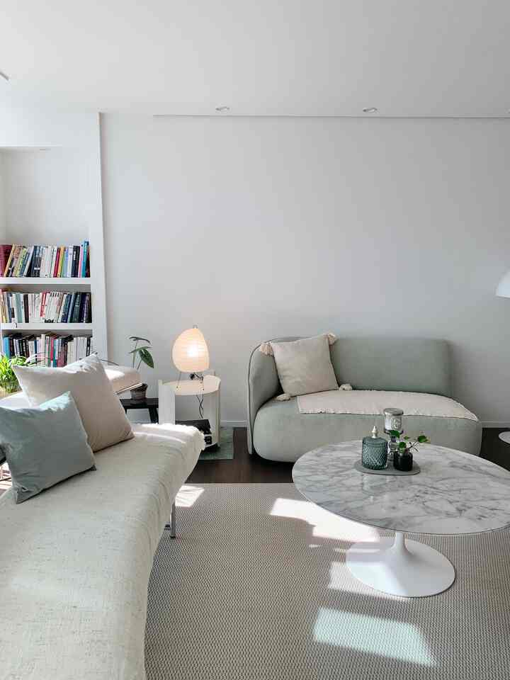 テレビは部屋に戻ります。
ソファの位置を少し変更しました
読書モード  照明  
