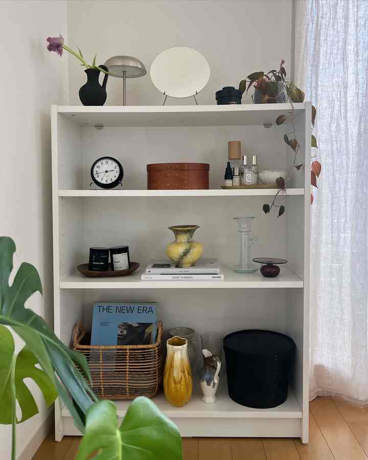 The decorative shelf is IKEA's BILLY.
I enjoy changing the decorations little by little depending on my mood🌿

#IKEA shelf #IKEA照明 #IKEA収納 #billy #飾り棚

