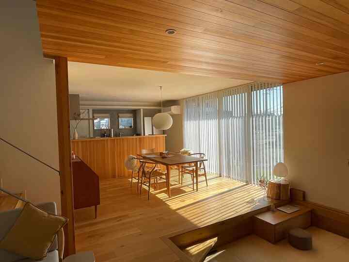 ダウンフロアと吹き抜けで大きい空間を作ることに意識しました

ただダウンフロアは子供が小さい時は必ず落ちます。大きくなるとジャンプして遊びます。

#バブルランプ #yチェア #Yチェア #イサムノグチ #北欧インテリア #サードセラミックス #ダウンフロア　