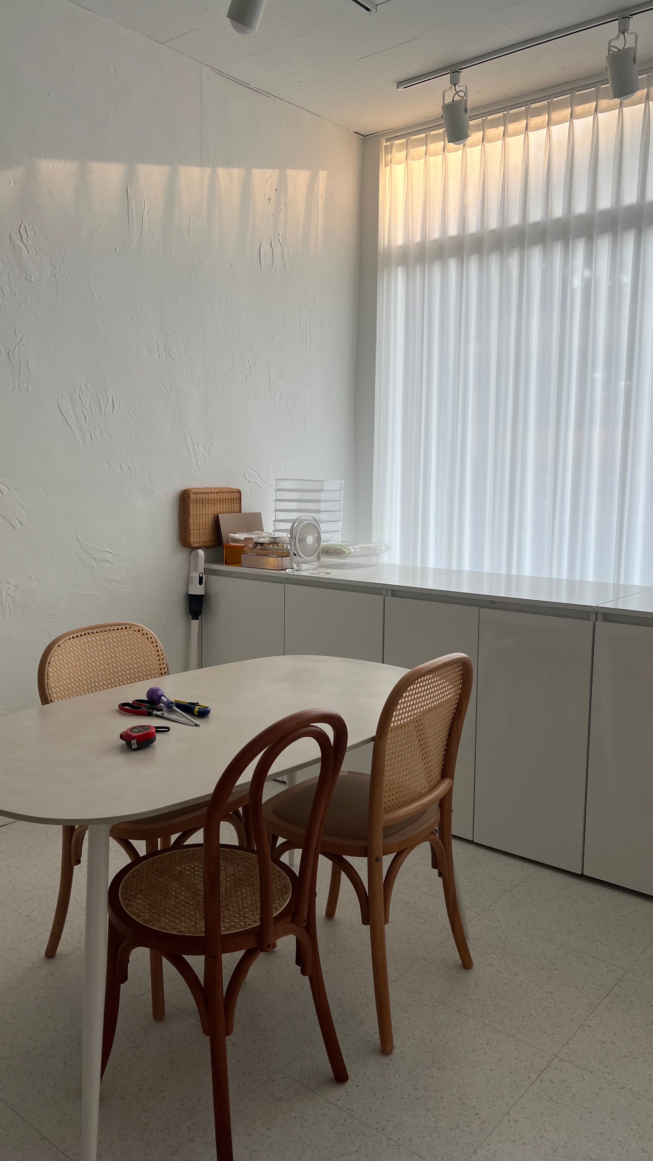 Oval Porcelain Ceramic Dining Table user photo