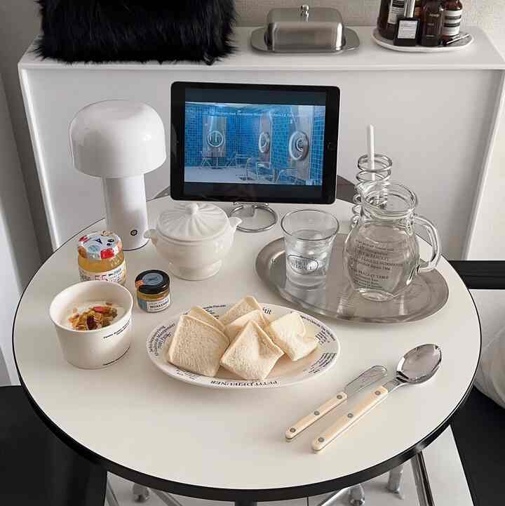 Living room🤍
Favorite bread🍞

#living room
#breakfast
#day off