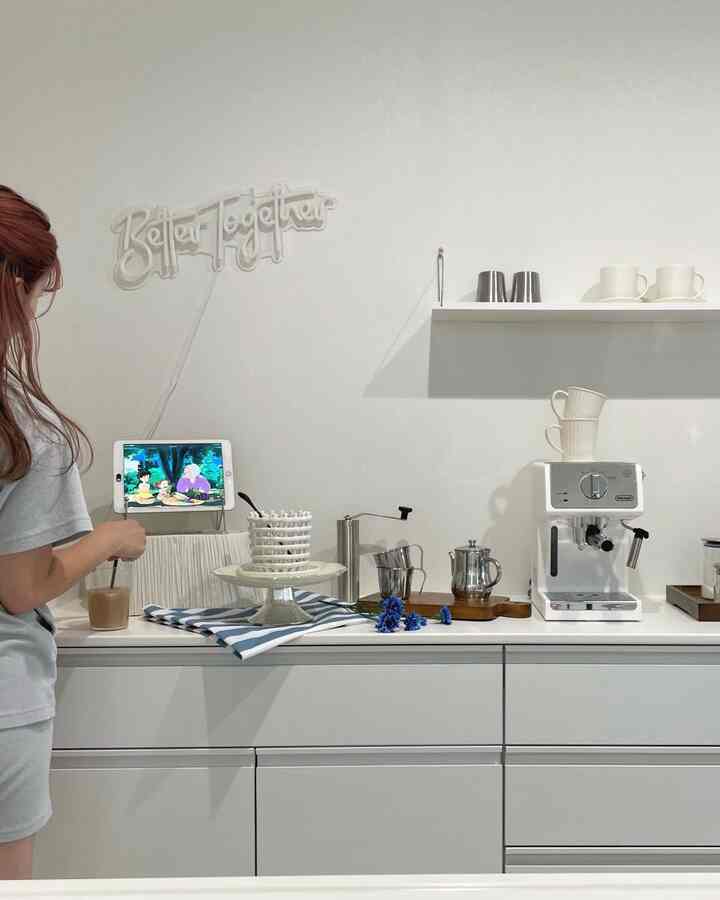 cafe風スペース ☕️♡

写真撮ってみて、
ネオンの位置をもうちょっと下に下げようと決めた ✋🏻
#kitcheninterior