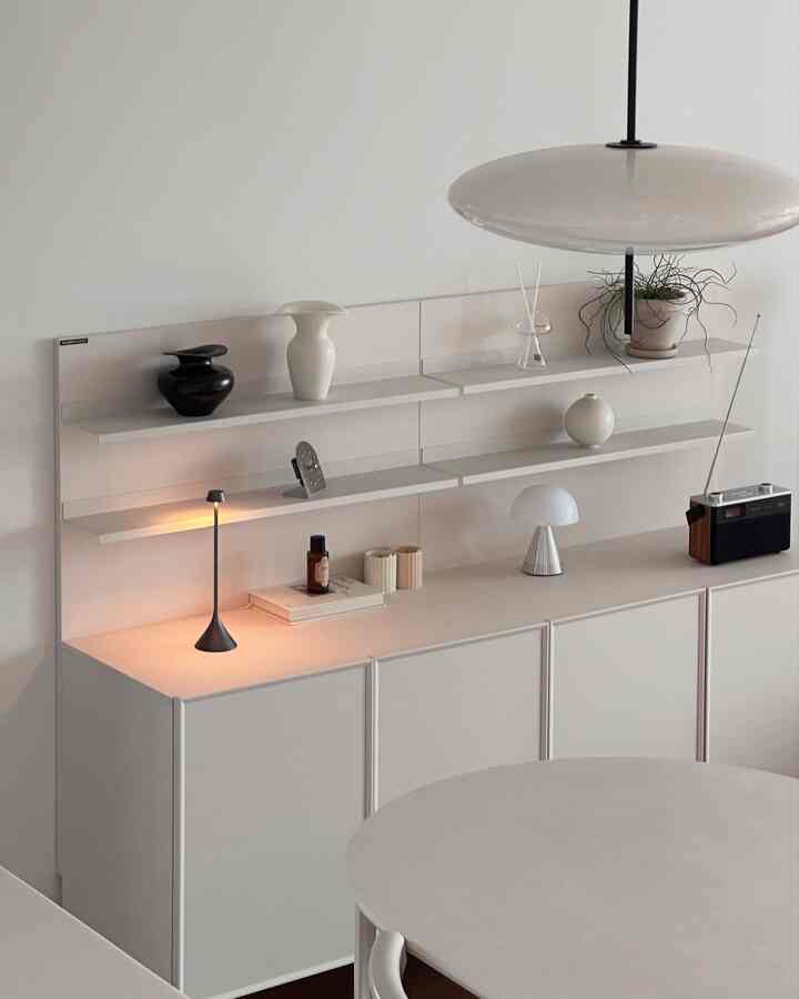 My space where my mind becomes calm! 

An archive storage cabinet filled with objects that shines even brighter✨

When I make coffee and turn on the radio and lights, my perfect time begins 🤩

#Kitchen storage cabinet #오브제소품 #신혼집꾸미기 #갤러리인테리어 #화병 #꽃병 #홈카페수납장 #홈카페 #주방꾸미기 #세라믹식탁 #원형식탁 #타원형식탁 #주방리모델링 #아이있는집 #신혼집꾸미기 #주방인테리어 #화이트인테리어 #디자인가구 #테이블램프 #오클래스 #클래스오감리뷰
