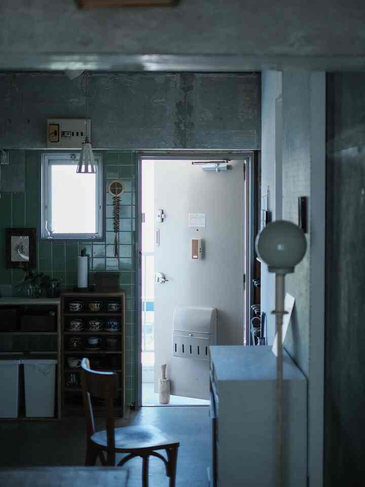 Entrance and kitchen

#interior #myroom #antique #diy #renovation #インテリア #賃貸インテリア #ひとり暮らし #賃貸暮らし #アンティーク #リノヘ #古道具 #暮らしの記録 #古道具のある暮らし