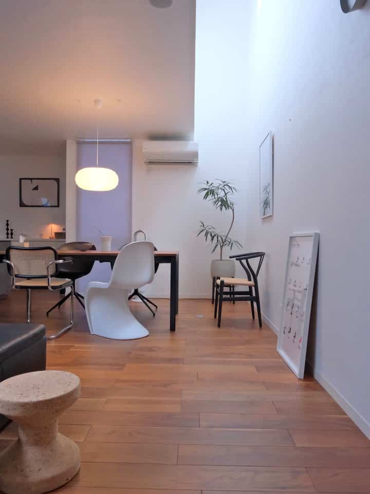 吹抜けのあるLDK
#北欧モダン #和モダン #ダイニング #リビング
#吹抜けのあるリビング #椅子のある暮らし 
#パントンチェア #チェスカチェア #ch24
#ドーナツペンダントライト