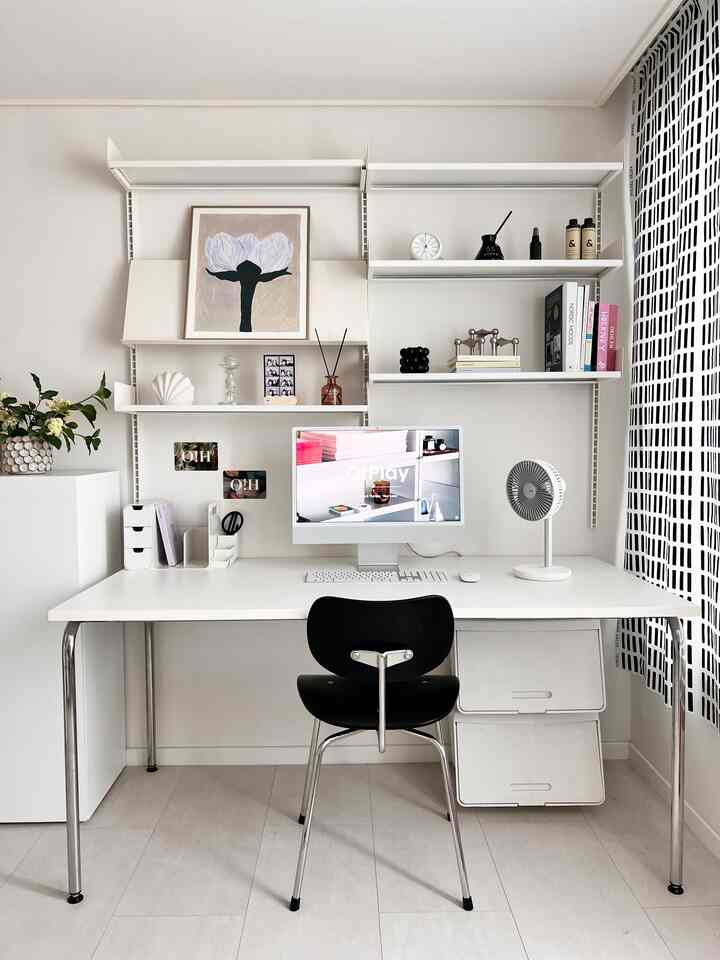 #RareLovers #DeskTerrier #DeskTerrierTribe #Desk #DeskProps #DeskInterior #DeskDecoration #DeskTerrierProps #DeskOrganization #Poster #DeskSupplies #DeskTerrierTribeToday'sHealing #DeskZone #SystemShelf #RareLo #RareLoShelf #HomeOffice #MutualFollow

Today's studio mode -
There's no air conditioner, but even with a mini fan,

It's cool enough🩵

I keep the desk as clean as possible,

and I change the positions of the objects on the system shelf often

to make them look new☺️

I think small poster frames, diffusers, and candle holders

make good objects😘

🏷️If you follow and leave a comment,

I'll follow you back even if it's late☺️
It's hard to check if there are no comments🥹

#OurHomePhotoZone #MidCenturyModern #MidCentury
#MidCentury #midcenturymodern #whiteinterior #smallroom #smallroominterior #workshop #workshopinterior #workshopdecoration #workshopdesk