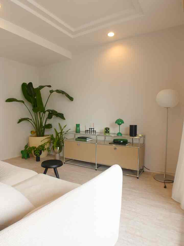 Sofanya terlalu besar untuk ukuran ruangan🥲

#usm #usmhaller #usmmodularfurniture #usmhaller #vitra
#aytm #ikea #ikea #tomdixon #andtradition #flos #floslighting #jaspermorrison #cassina #charlotteperriand