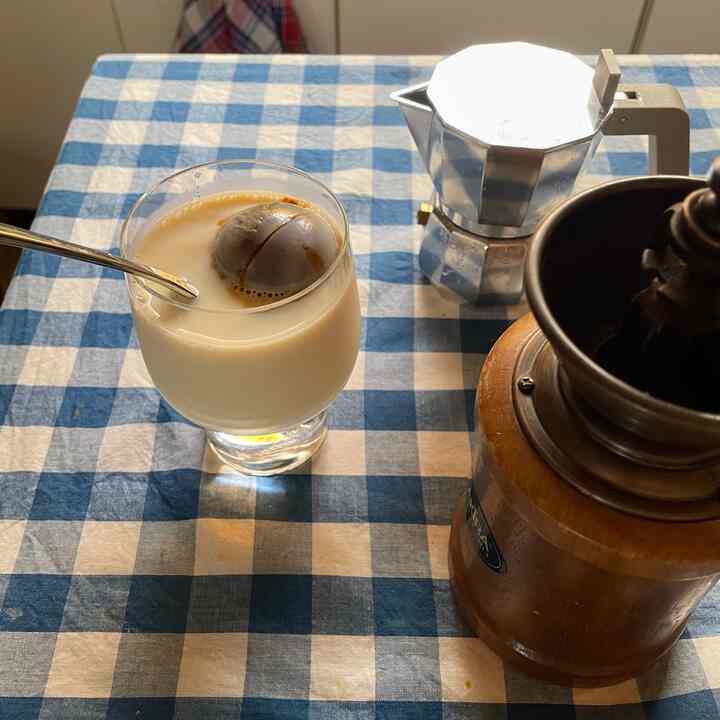 夏は氷コーヒー。

#氷コーヒー #キッチン #カフェラテ 