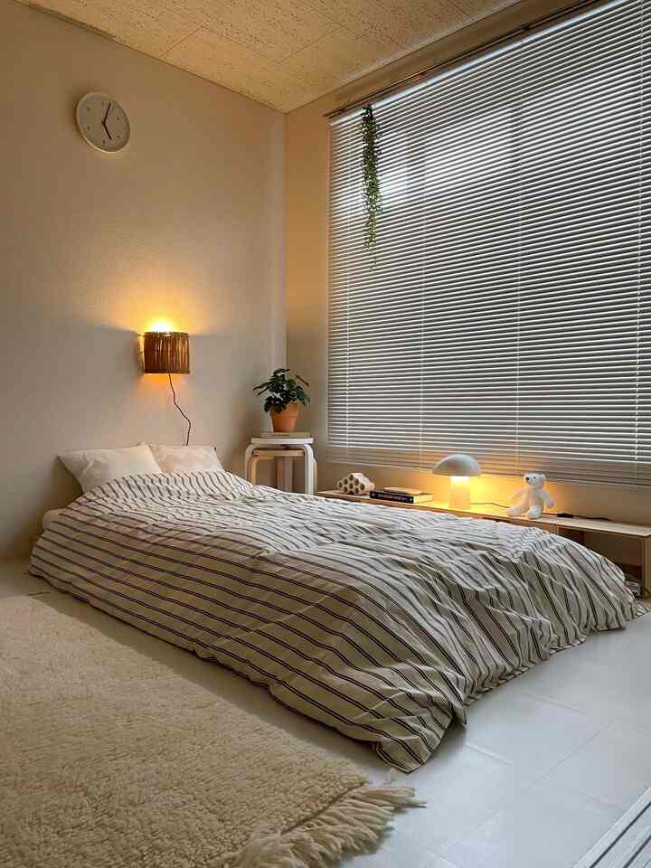 新しい照明を購入しました！ウォールランプは初めて購入しましたが、引っかけるところがあるので賃貸でも使えます。イグサで作られていて、エスニックな雰囲気がありますが、北欧系のアイテムとの相性は良いと思います☺️

#照明 #ウォールランプ #間接照明 #間接照明インテリア #ロックザカスバ 