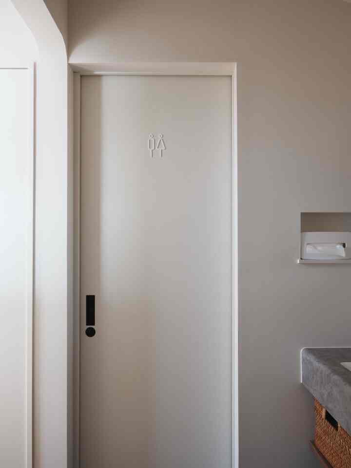 トイレの扉にはモヘイムのピクトグラムを付けています。さりげない感じがお気に入り。

#トイレ #無印良品 #ピクトグラム #モヘイム