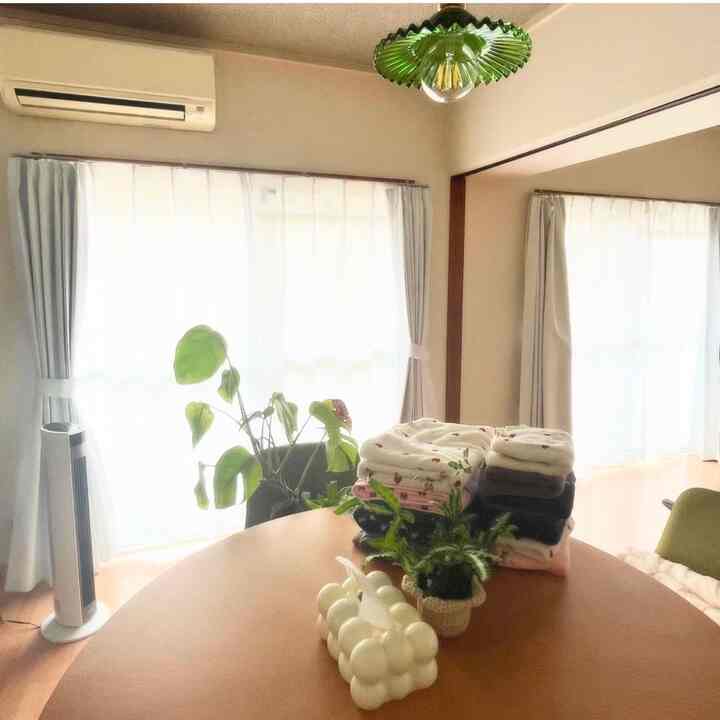 #リビング #リビングダイニング #リビング小物 #照明インテリア #観葉植物 #ダイニングインテリア #ダイニングテーブル #賃貸暮らし #子どもと暮らす家